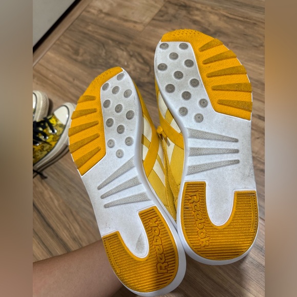 Reebok Classic Nylon "Team Yellow/Team Yellow/Chalk" Women's 8.5 - Picture 3 of 4